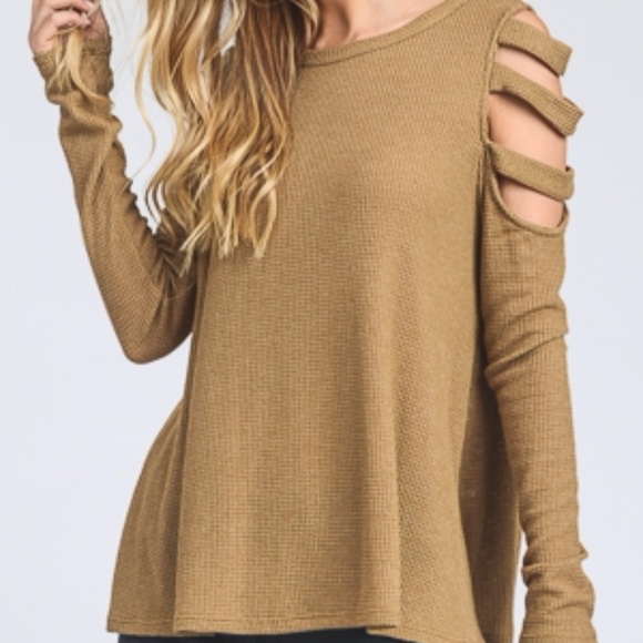 1 left ❗️ medium Open shoulder long sleeve top - Picture 6 of 8